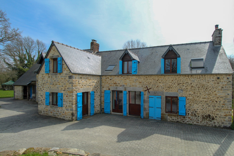 House for sale in Lignières Orgères Mayenne Spacious country house