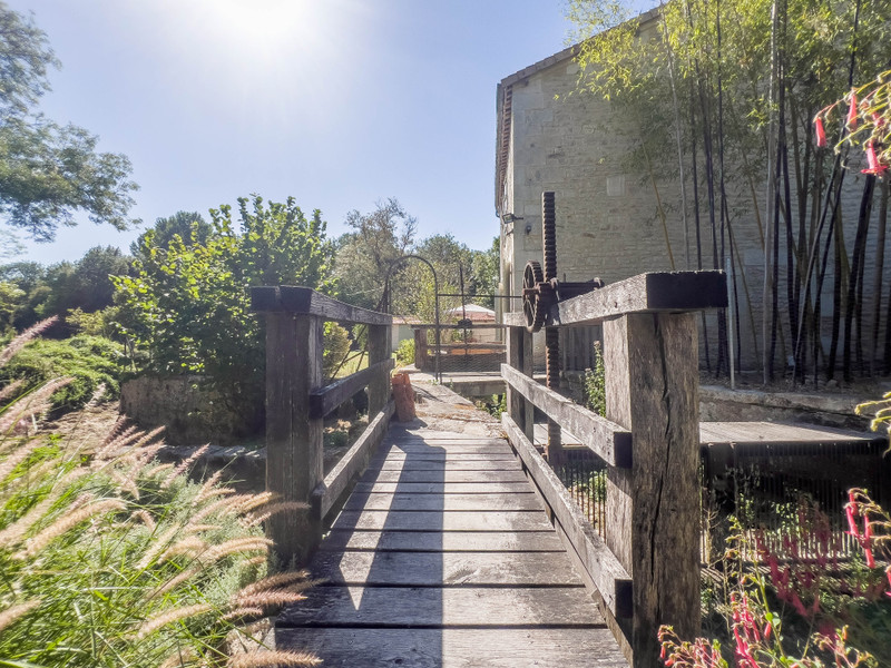 French property for sale in Asnières-sur-Nouère, Charente - €483,000 - photo 6