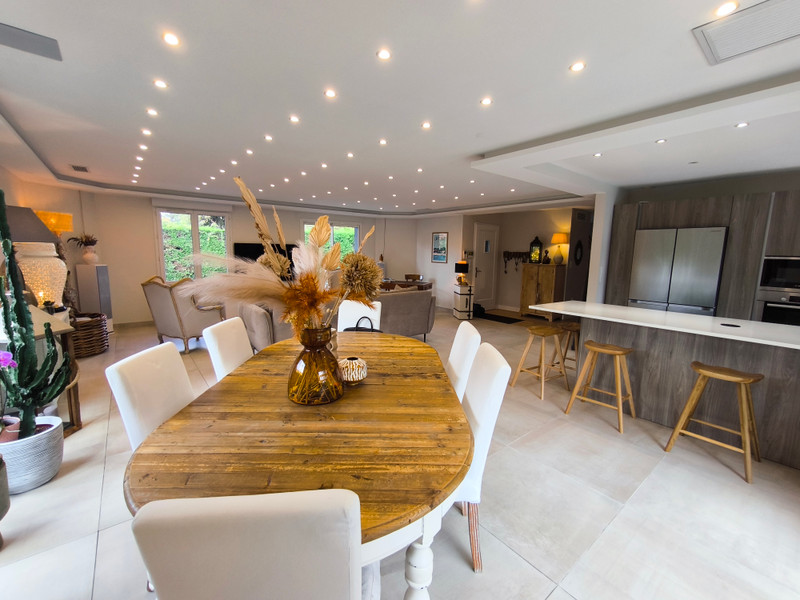 French property for sale in Gujan-Mestras, Gironde - €1,080,000 - photo 2