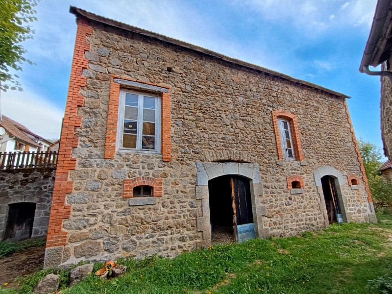 French property for sale in Auzances, Creuse - €99,000 - photo 2