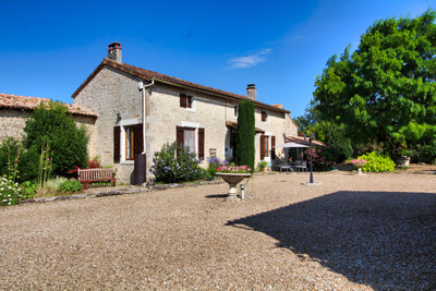 Maison à vendre à Valdelaume, Deux-Sèvres, Poitou-Charentes, avec Leggett Immobilier