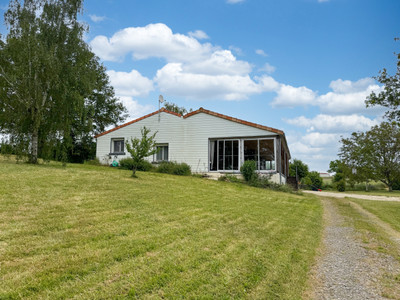 French property for sale in Largeasse, Deux-Sèvres - €173,760 - photo 1