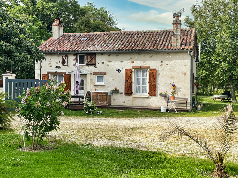 Maison à vendre à Abzac, Charente - 185 760 € - photo 1