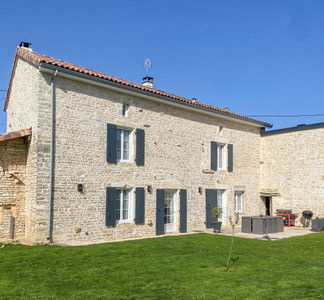 Maison à vendre à Puyréaux, Charente, Poitou-Charentes, avec Leggett Immobilier