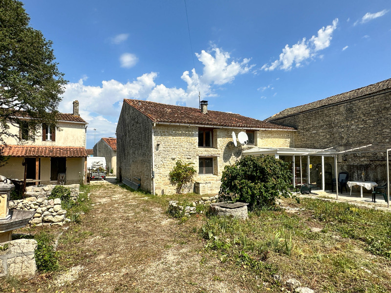 French property for sale in Coivert, Charente-Maritime - €249,950 - photo 6