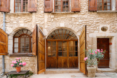 Maison à vendre à Simiane-la-Rotonde, Alpes-de-Haute-Provence, PACA, avec Leggett Immobilier