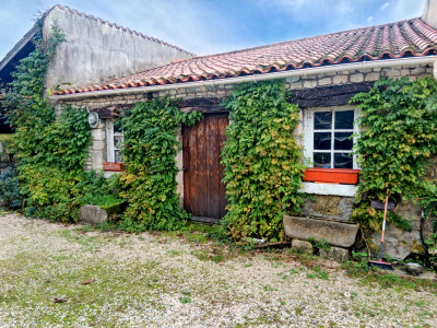 French property for sale in Les Velluire-sur-Vendée, Vendée - €343,200 - photo 2