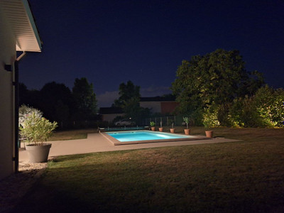 Maison à vendre à Saint-Genis-Laval, Rhône, Rhône-Alpes, avec Leggett Immobilier