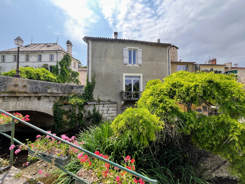 Maison à vendre à Verteuil-sur-Charente, Charente - 204.000 € - photo 1