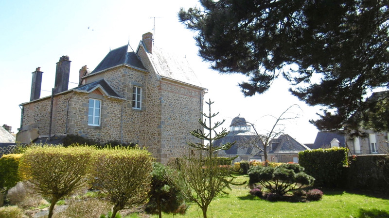 French property for sale in Gorron, Mayenne - &#8364;449,000 - photo 2