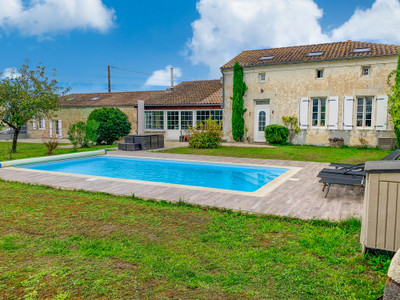 Maison à vendre à Sainte-Lheurine, Charente-Maritime, Poitou-Charentes, avec Leggett Immobilier
