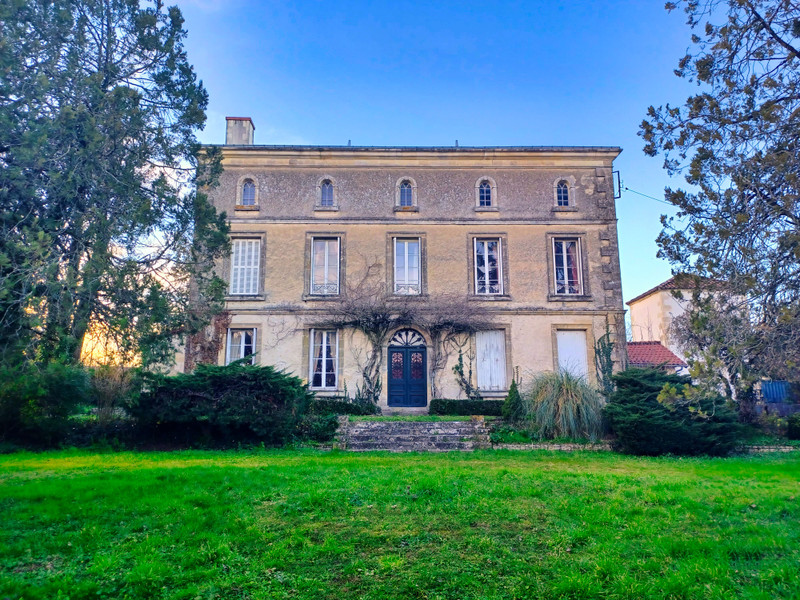 Maison à vendre à Coulonges-sur-l'Autize, Deux-Sèvres - 418 000 € - photo 1