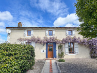 Propriété à vendre à Beugnon-Thireuil, Deux-Sèvres - 225 000 € - photo n°2