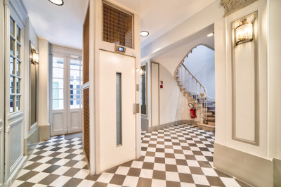 75008 Faubourg-du-Roule a beautiful 2 bed apartment of 90m2 on the 3rd floor in an   1880's building with lift