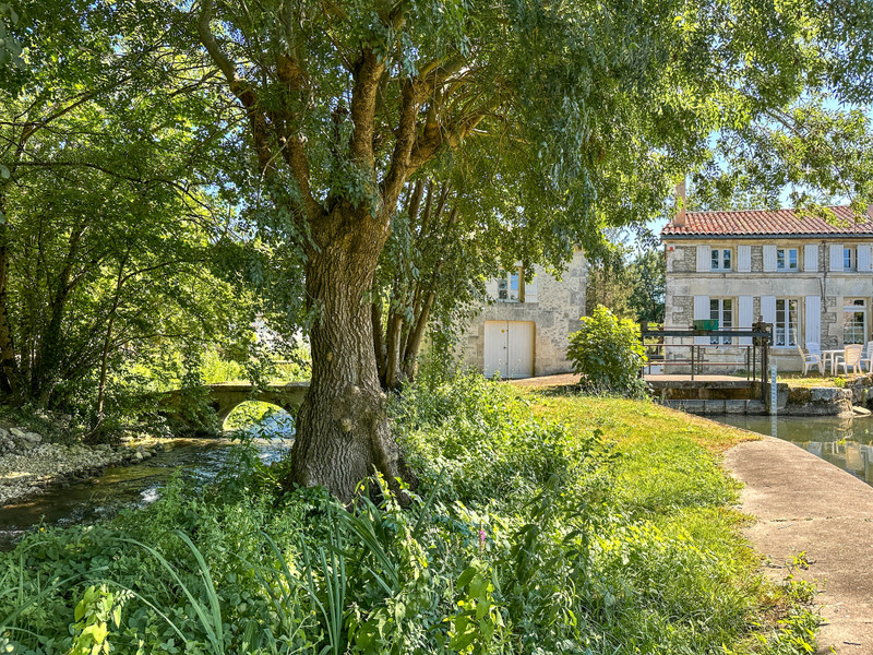 French property for sale in Cognac, Charente - €399,500 - photo 0