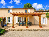 Propriété à vendre à Saint-Hilaire-des-Loges, Vendée - 265 000 € - photo n°1
