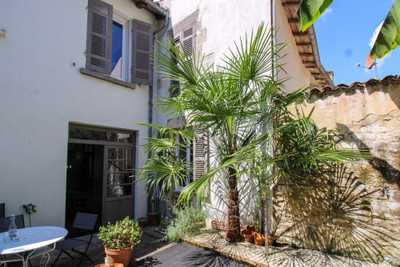 Maison à vendre à Saint-Jean-d'Angély, Charente-Maritime, Poitou-Charentes, avec Leggett Immobilier
