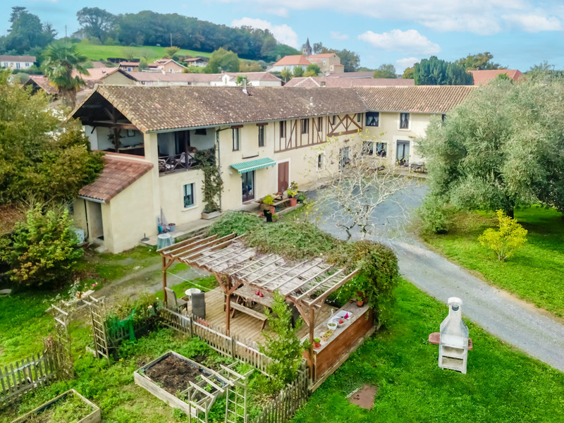 Maison à vendre à Haget, Gers - 492.500 € - photo 1