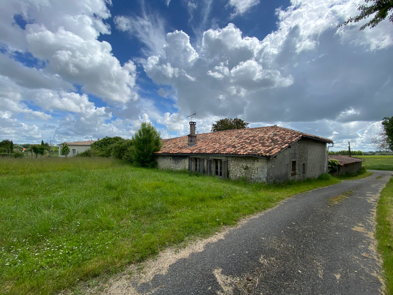 French property for sale in Léoville, Charente-Maritime - €145,000 - photo 3
