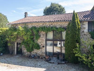 French property for sale in Montembœuf, Charente - €499,000 - photo 2