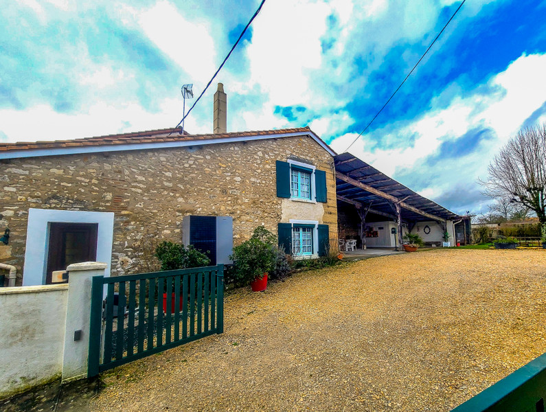 Maison à vendre à Verteuil-sur-Charente, Charente - 205 000 € - photo 1