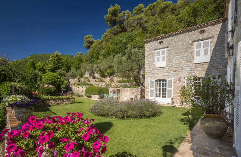 French property for sale in Le Broc, Alpes-Maritimes - &#8364;5,900,000 - photo 2