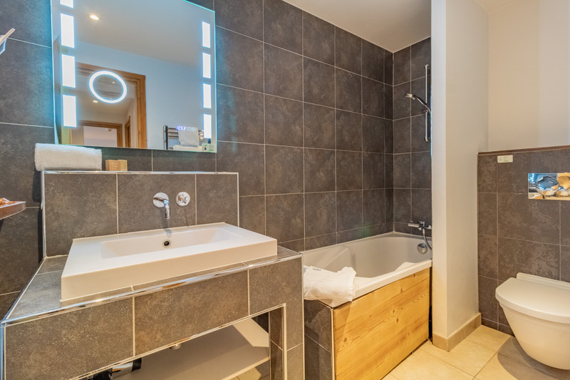 French property for sale in Courchevel, Savoie - €1,485,000 - photo 4