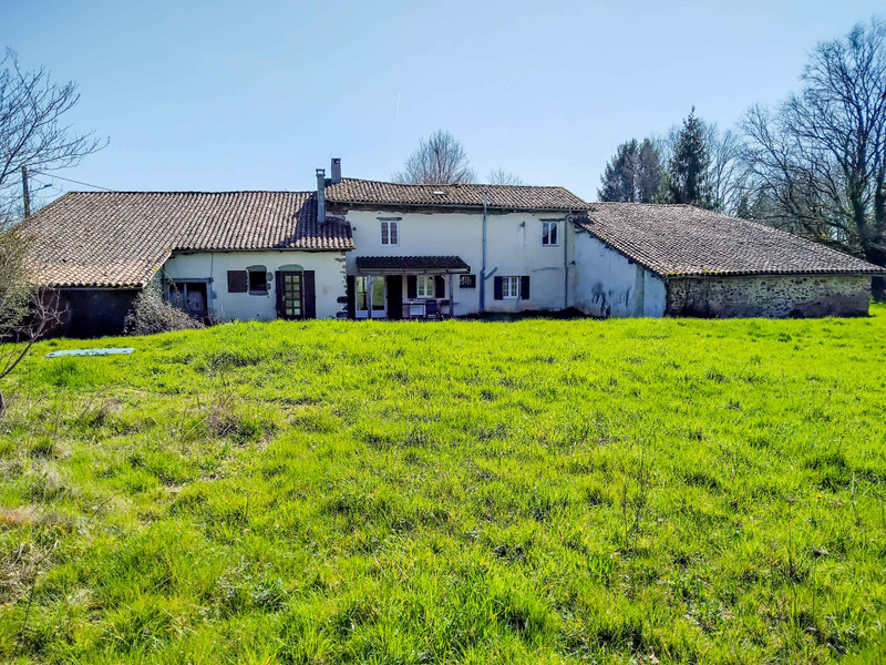 Maison à vendre à Lésignac-Durand, Charente - 310.300 € - photo 1