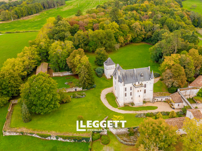 Château 13 pièce(s), VOUZAN