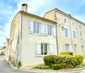 Maison à vendre à Aigre, Charente - 130 000 € - photo 1