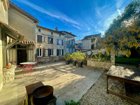 Maison à vendre à Barbezieux-Saint-Hilaire, Charente - 424.000 € - photo 1