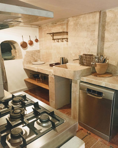 French property for sale in Lacoste, Vaucluse - €1,350,000 - photo 7