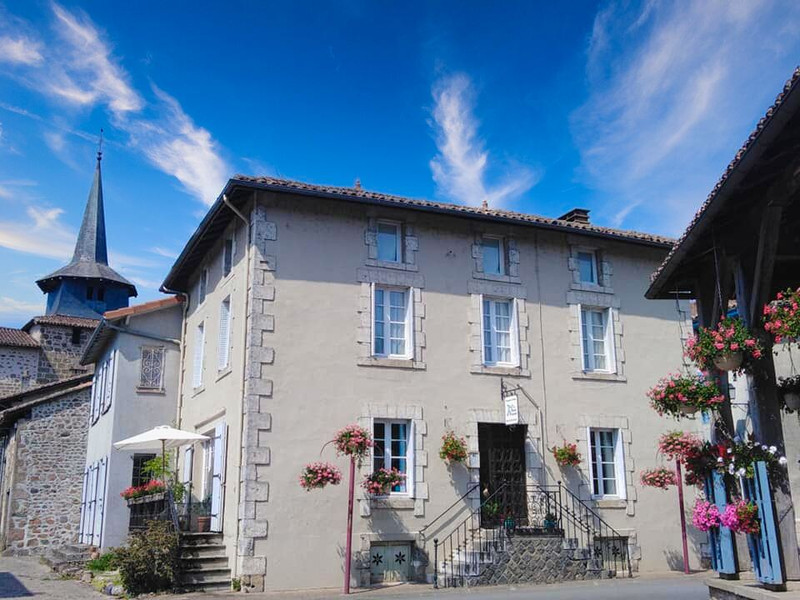 Maison à vendre à Exideuil-sur-Vienne, Charente - 299 000 € - photo 1