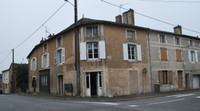 Maison à vendre à Montmorillon, Vienne - 41.600 € - photo 1
