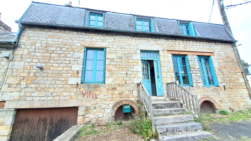 Maison à vendre à Domfront en Poiraie, Orne - 77.777 € - photo 1