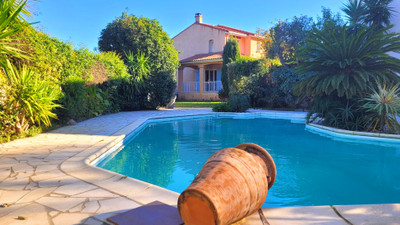 Recently RENOVATED VILLA with MEDITERRANEAN GARDENS, POOL and POOL HOUSE.  Short walk to commerces and 3km sea