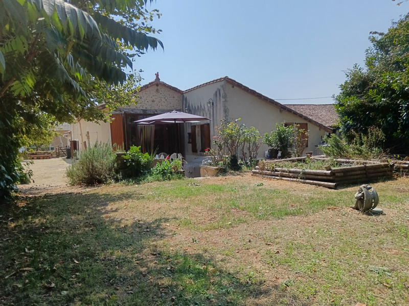 Maison à vendre à Saint-Romain, Vienne - 165.000 € - photo 1