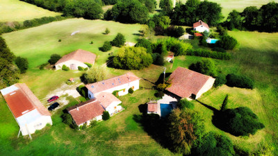 French property for sale in Genouillé, Vienne - €574,999 - photo 1