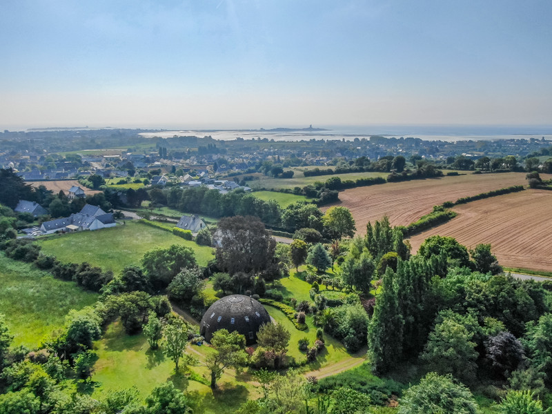 Maison à vendre à Quettehou, Manche - 680.000 € - photo 1