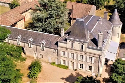 Chateau à vendre à Saint-Maixent-l'École, Deux-Sèvres, Poitou-Charentes, avec Leggett Immobilier