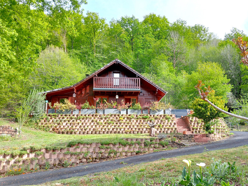 Chalet à vendre à Soursac, Corrèze - 328.600 € - photo 1