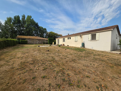 French property for sale in Vouzan, Charente - €266,000 - photo 13