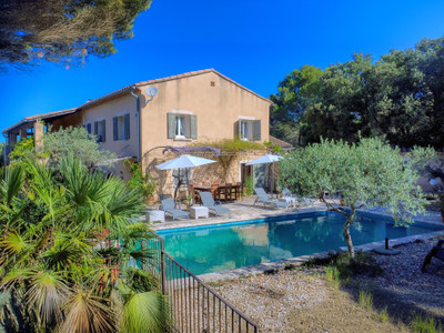 
LAGNES, LUBERON - Spacious bastide with cottages, extensive grounds, a pool, and stunning panoramic views!