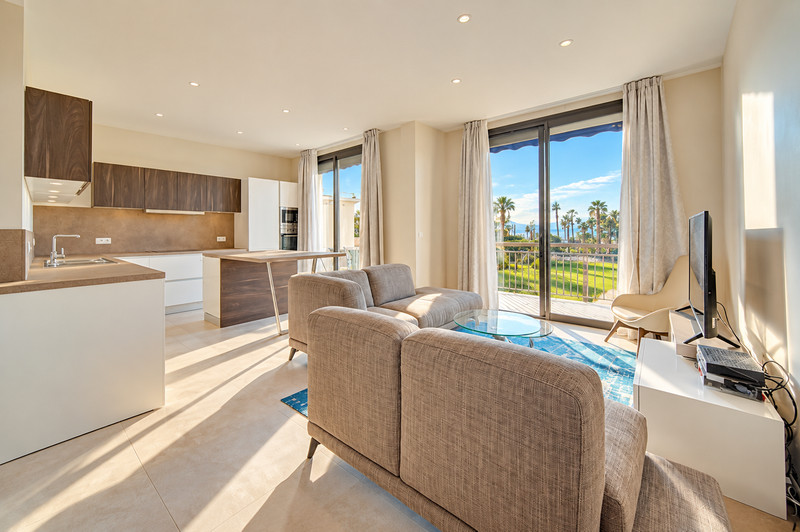 French property for sale in Cannes, Alpes-Maritimes - €1,990,000 - photo 2