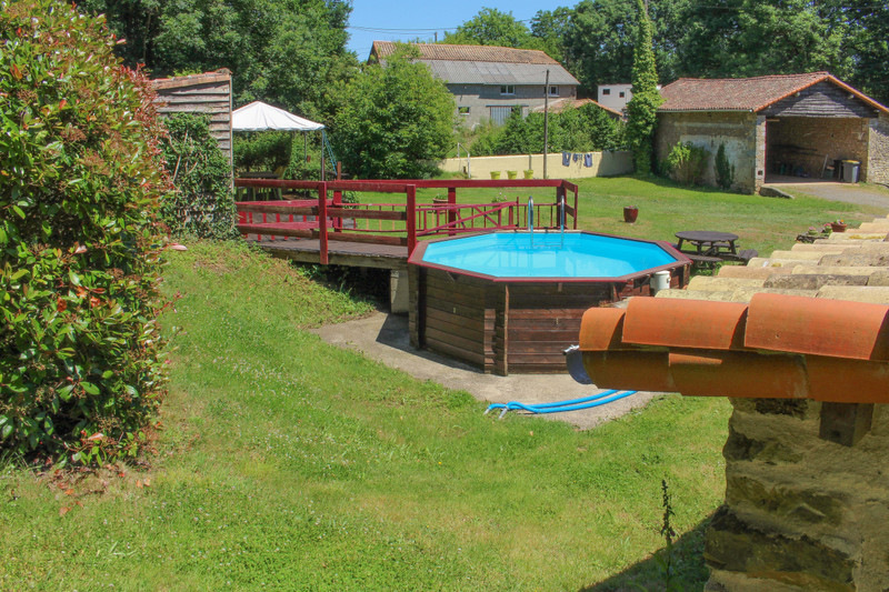 French property for sale in Saint-Lin, Deux-Sèvres - €245,000 - photo 1