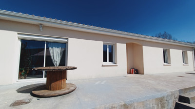 French property for sale in L'Isle-d'Espagnac, Charente - €227,900 - photo 1