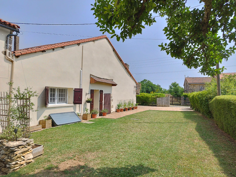French property for sale in Vanzay, Deux-Sèvres - &#8364;239,784 - photo 3