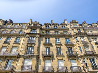 Ile de la Cité, superb address facing the Seine river offering 160m2, 3rd floor of an 1870 building with lift