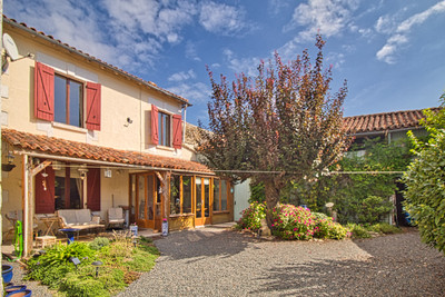 Maison à vendre à Saint-Jean-de-Sauves, Vienne, Poitou-Charentes, avec Leggett Immobilier