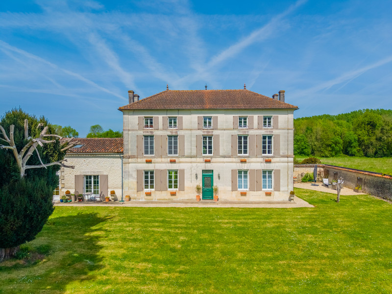 French property for sale in Cognac, Charente - €799,980 - photo 0